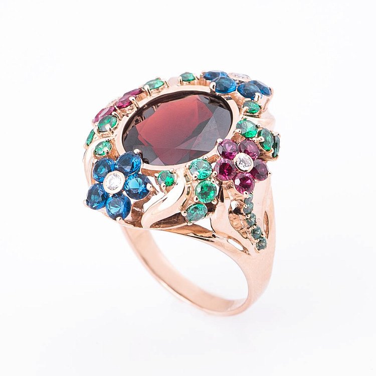 Золота каблучка з гранатом і кольоровими фіанітами 14032088 Золота каблучка з гранатом і кольоровими фіанітами 14032088 від ювелірного магазину Онікс