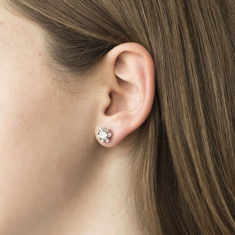 Срібні сережки-пусети "Квітки" з фіанітами 121728 від ювелірного магазину Онікс - 3