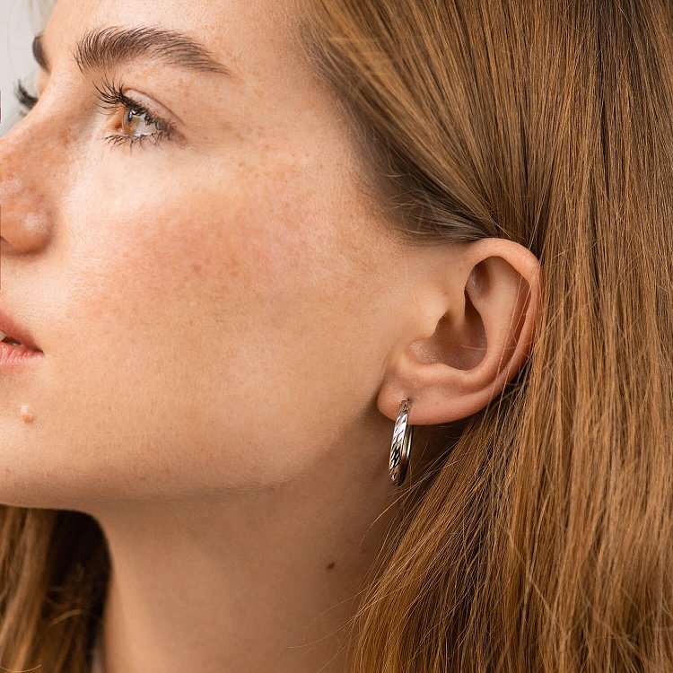 Серьги - кольца в серебре (2.3 см) 122949 от ювелирного магазина Оникс - 1