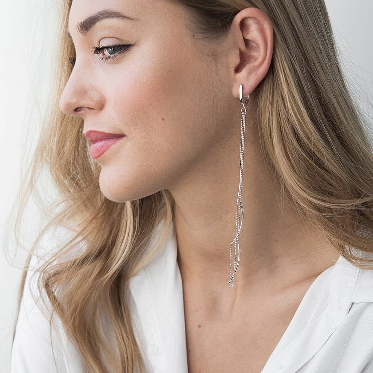 Срібні сережки без каміння 122235 від ювелірного магазину Онікс