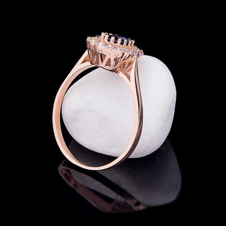 Золота каблучка з фіанітами к04680 від ювелірного магазину Онікс - 2