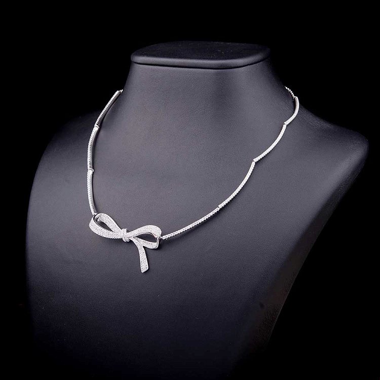 Серебряное колье "Бантик" с фианитами 18274 от ювелирного магазина Оникс - 1