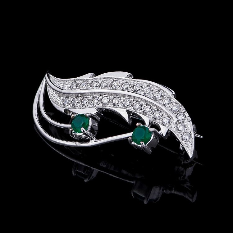 Срібна брошка з хризопразу і фіанітами 16086 від ювелірного магазину Онікс