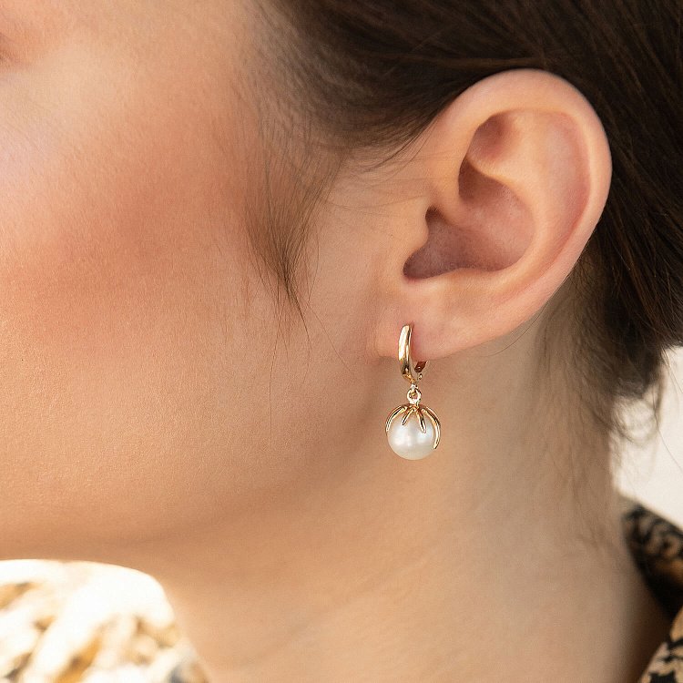 Сережки в червоному золоті (культ. прісн. перли) с08582 від ювелірного магазину Онікс - 1