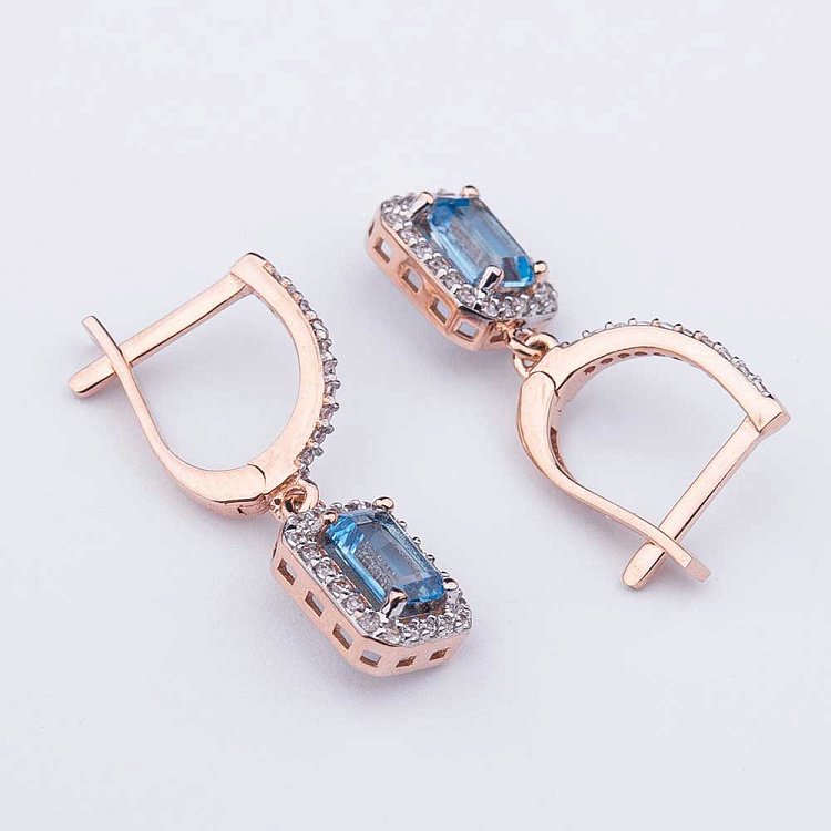 Золотые серьги с голубым топазом и фианитами с04179 - 1 Золотые серьги с голубым топазом и фианитами с04179 от ювелирного магазина Оникс - 1