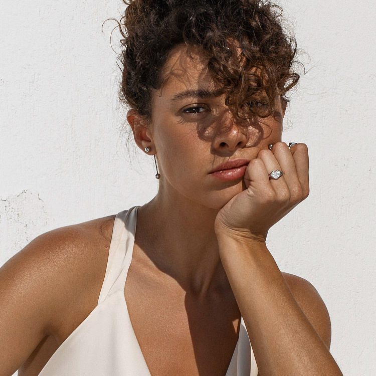 Серьги "Ophelia" с шариками (белое золото) с09417 от ювелирного магазина Оникс - 4