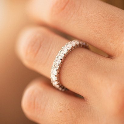 Каблучка з доріжкою діамантів (біле золото) 242541121 №5