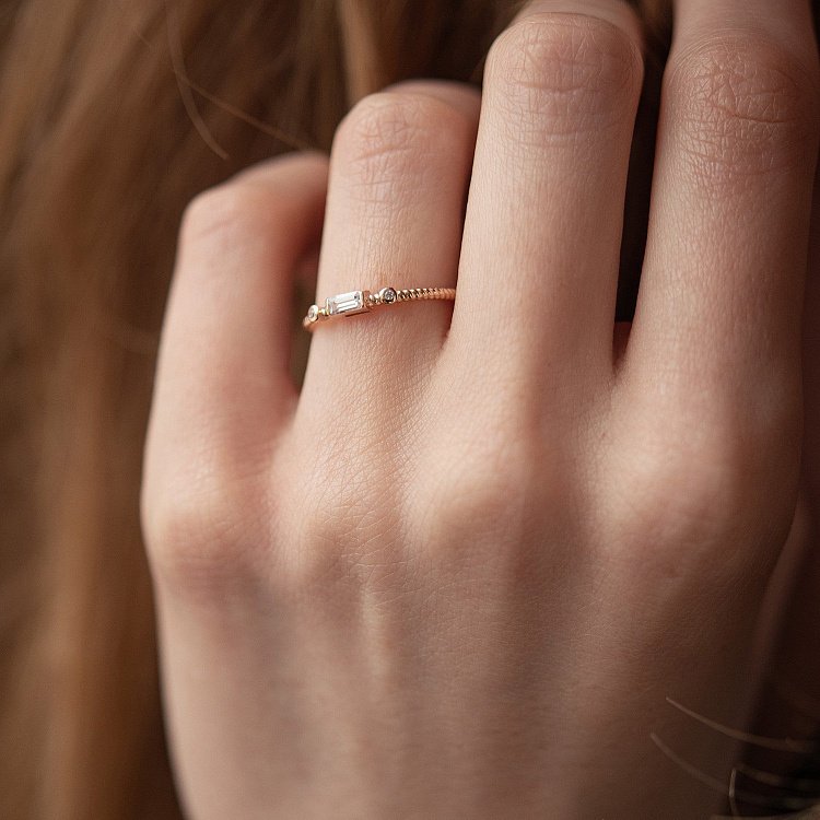 Каблучка "Кайла" у червоному золоті (фіаніти) к07398 від ювелірного магазину Онікс - 2