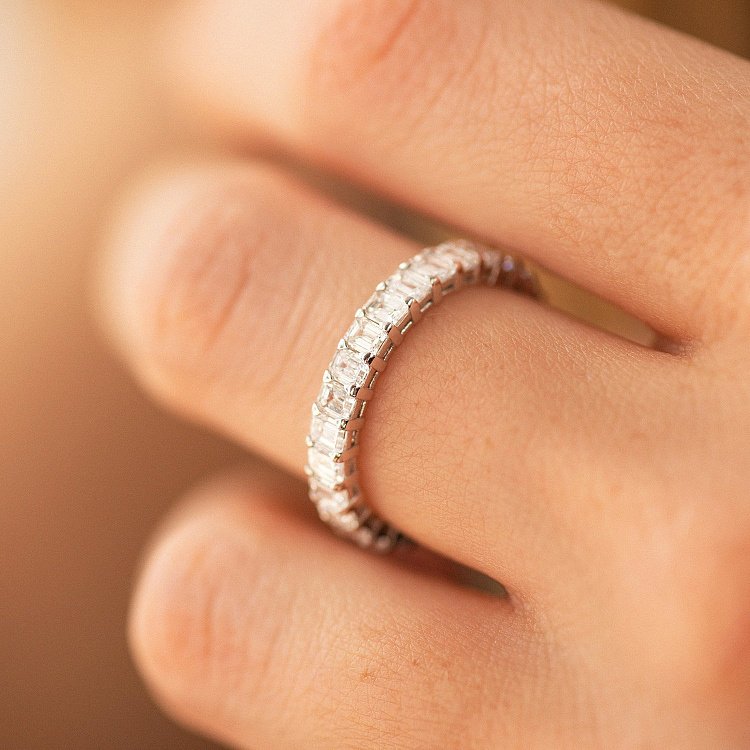 Каблучка з доріжкою діамантів (біле золото) 242541121 від ювелірного магазину Онікс - 4