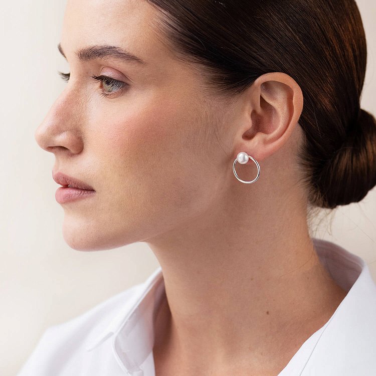 Серебряные серьги-пусеты "Круговорот" с жемчугом 122636 от ювелирного магазина Оникс - 3