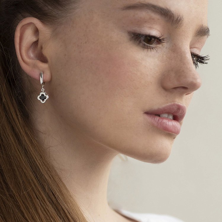 Срібні сережки "Конюшина" (чорні фіаніти) 122073 від ювелірного магазину Онікс - 2