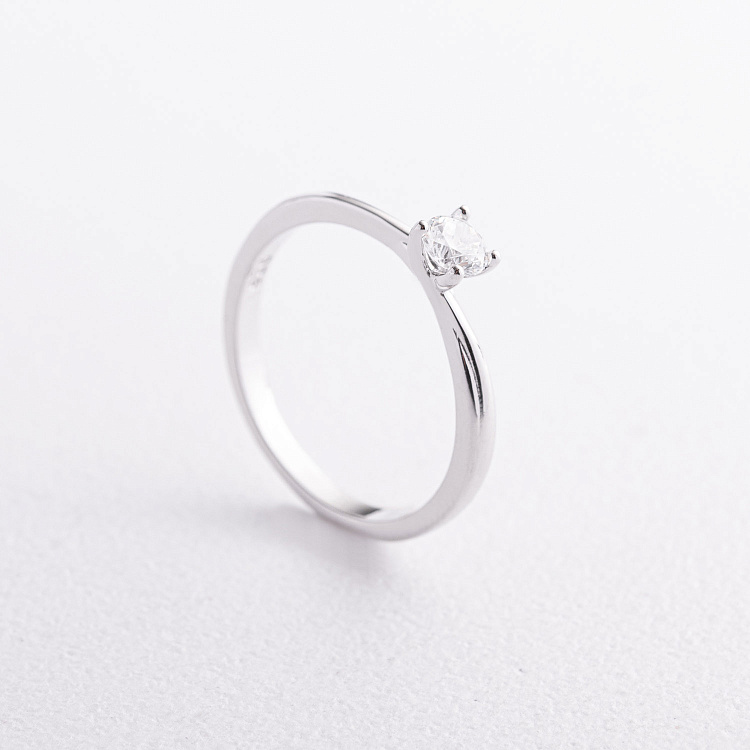 Помолвочное серебряное кольцо с фианитом 112858 от ювелирного магазина Оникс