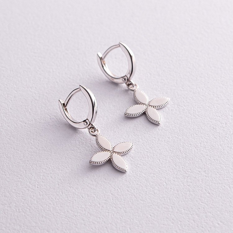 Серьги "Клевер" в белом золоте с07069 от ювелирного магазина Оникс