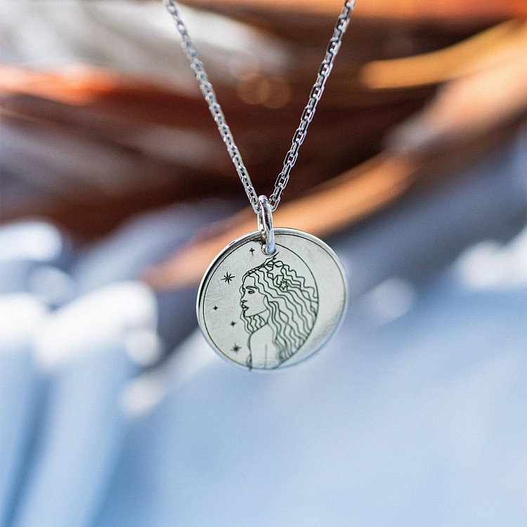 Серебряный кулон "Муза" 132724муза от ювелирного магазина Оникс