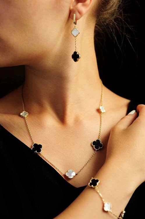 Золотий браслет "Конюшина" з оніксом і перламутром б01663 від ювелірного магазину Онікс - 4