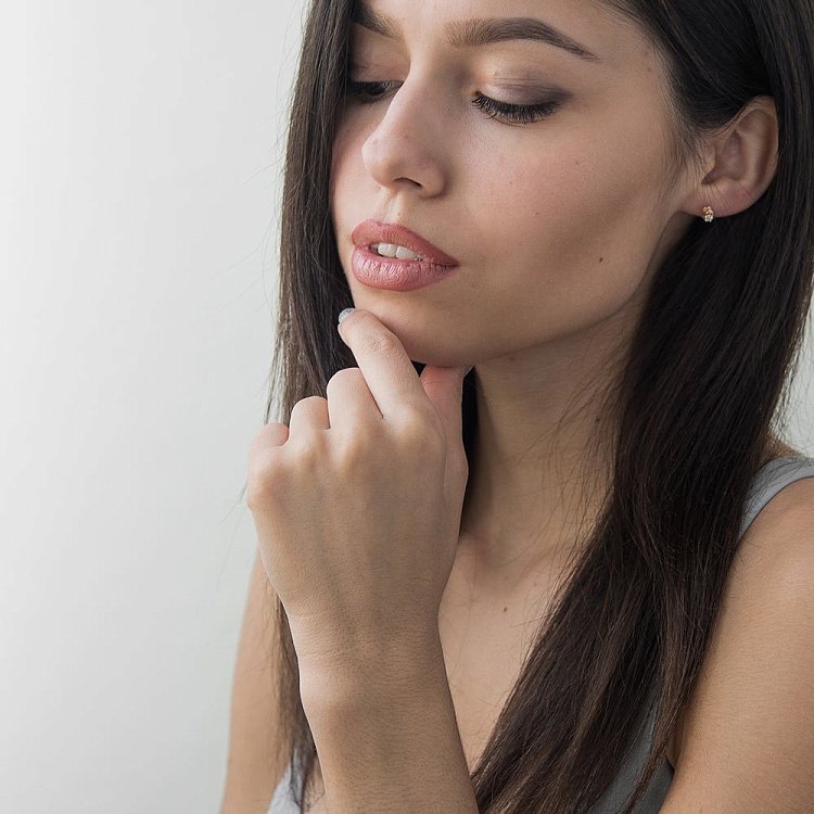 Золотые серьги-пусеты с бриллиантами е0681к от ювелирного магазина Оникс - 3