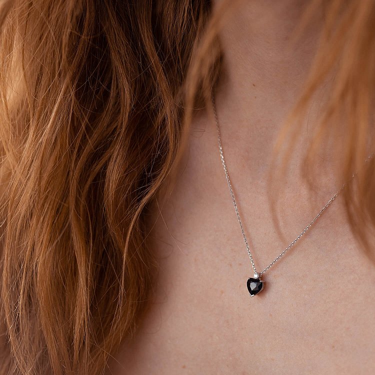 Золоте кольє "Серце" з сапфіром і діамантом 723551129 від ювелірного магазину Онікс - 1