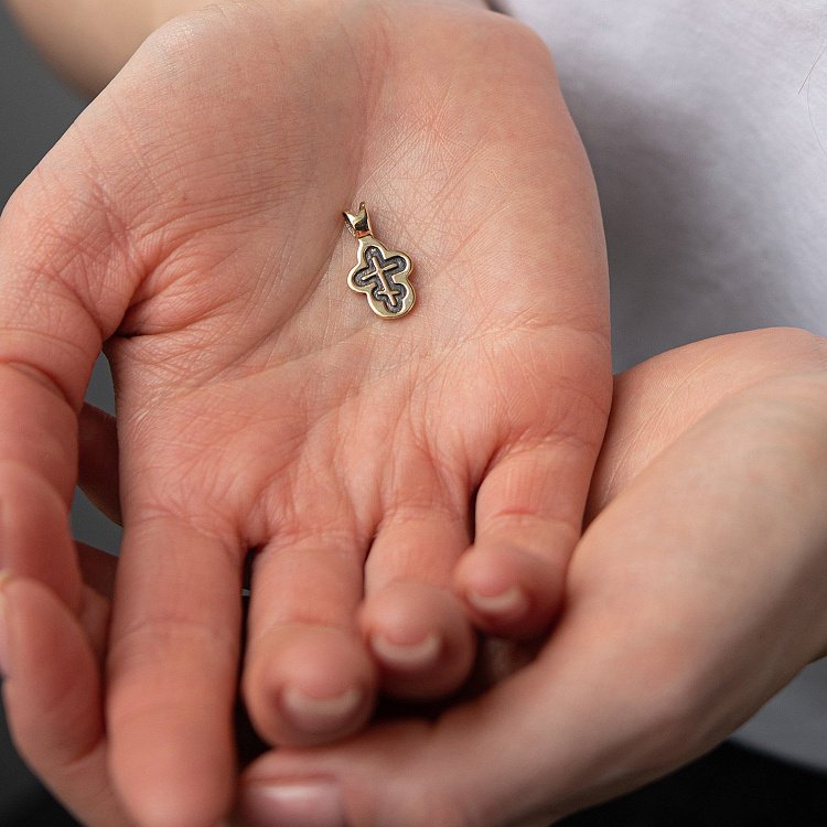 Детский крестик в желтом золоте п03789 от ювелирного магазина Оникс - 1