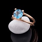 Золотое кольцо с голубым топазом к01062 от ювелирного магазина Оникс