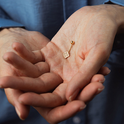 Золотой пирсинг в пупок "Клевер" с фианитами пир00251 №2