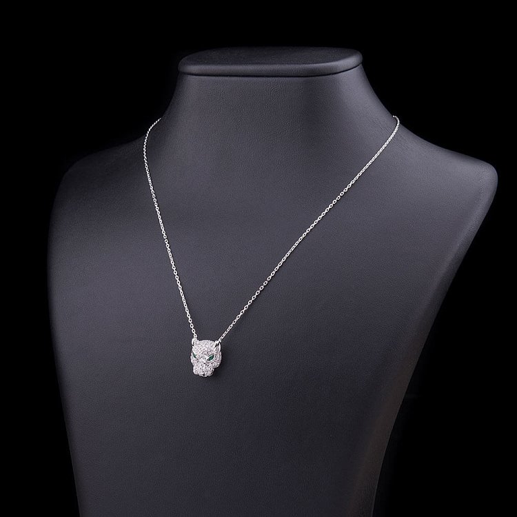 Серебряное колье "Пантера" с фианитами 18230 от ювелирного магазина Оникс - 1