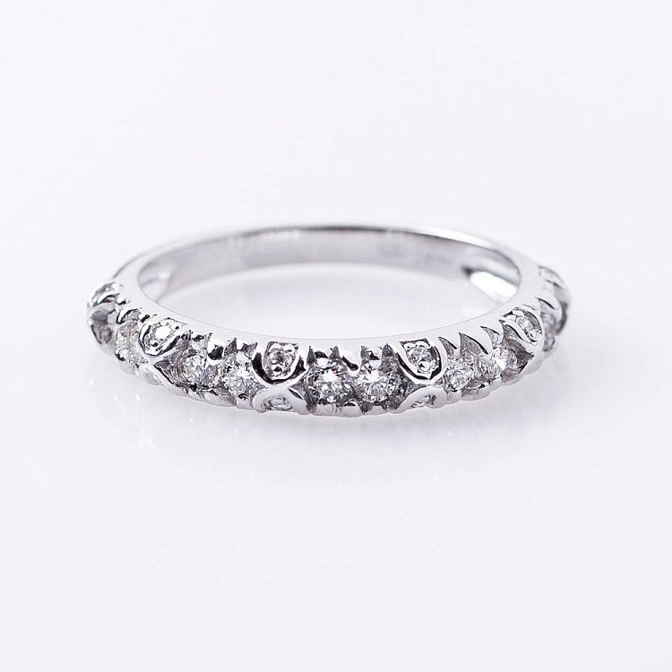 Золота каблучка з діамантами р0122б Золота каблучка з діамантами р0122б від ювелірного магазину Онікс