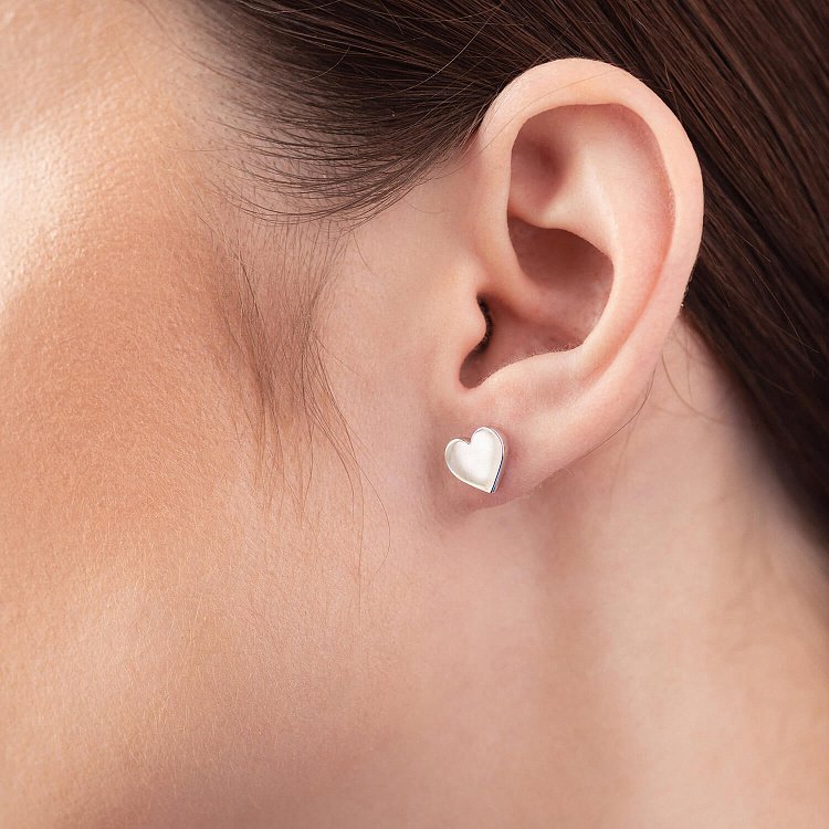 Серьги - пусеты "Сердечки" в белом золоте с08297 от ювелирного магазина Оникс - 1