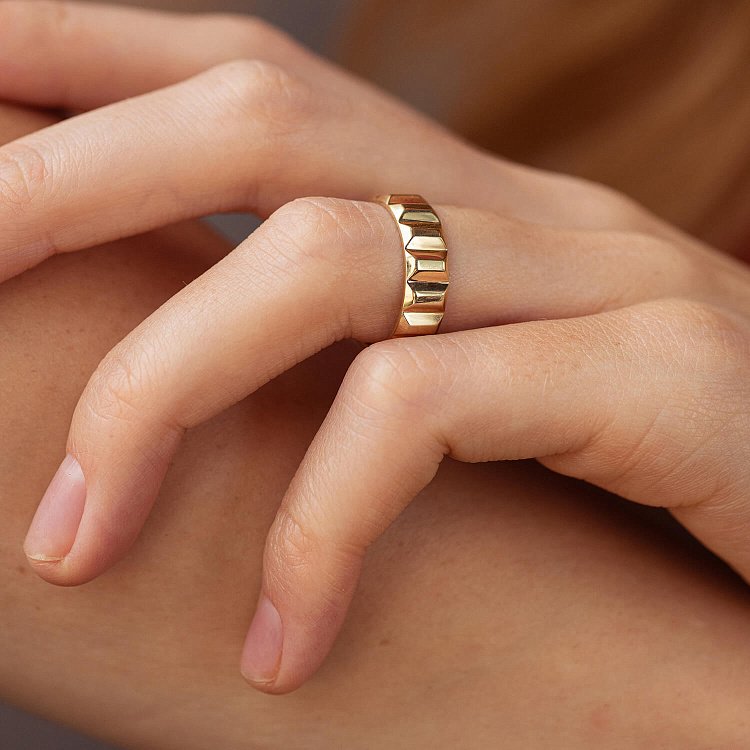 Кольцо "Frederika" в желтом золоте к07584 от ювелирного магазина Оникс - 11