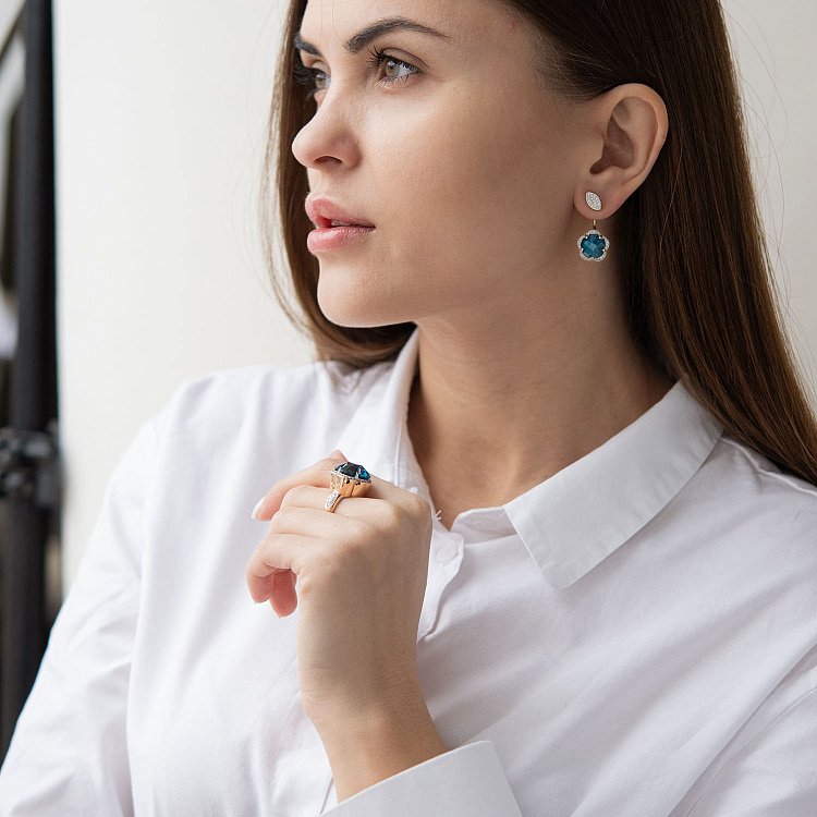 Золоті сережки-пусети "Квіточки" (Лондон топаз)  с1005k від ювелірного магазину Онікс - 4