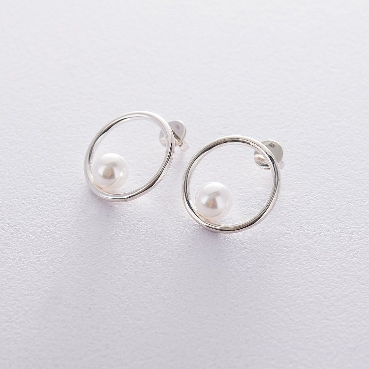 Серебряные серьги-пусеты "Круговорот" с жемчугом 122551 от ювелирного магазина Оникс - 3