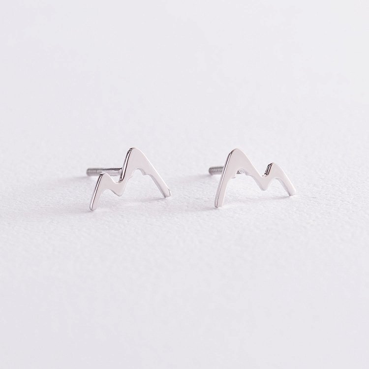 Сережки - пусети "Гори" в білому золоті с07518 від ювелірного магазину Онікс