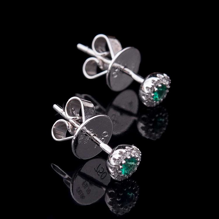 Золотые серьги-пусеты с бриллиантами и изумрудами с182 - 1 Золотые серьги-пусеты с бриллиантами и изумрудами с182 от ювелирного магазина Оникс - 1