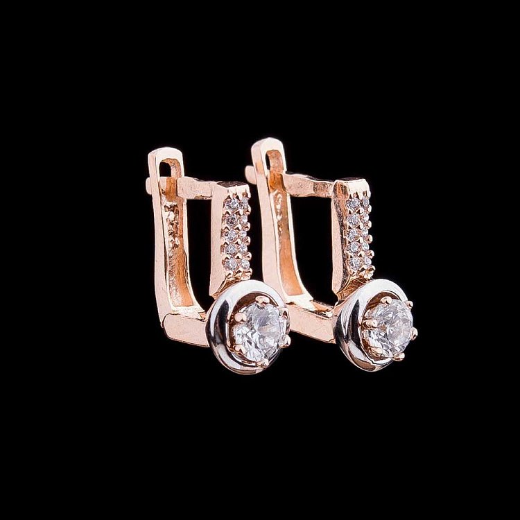 Золотые серьги с фианитами с04118 от ювелирного магазина Оникс