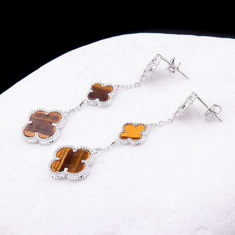 Серебряные серьги  "Клевер" с тигровым глазом 121681 от ювелирного магазина Оникс - 2
