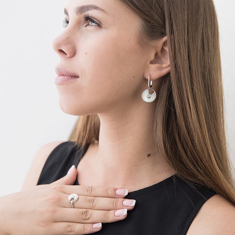 Срібні сережки з перламутром і фіанітами 121694 від ювелірного магазину Онікс - 3