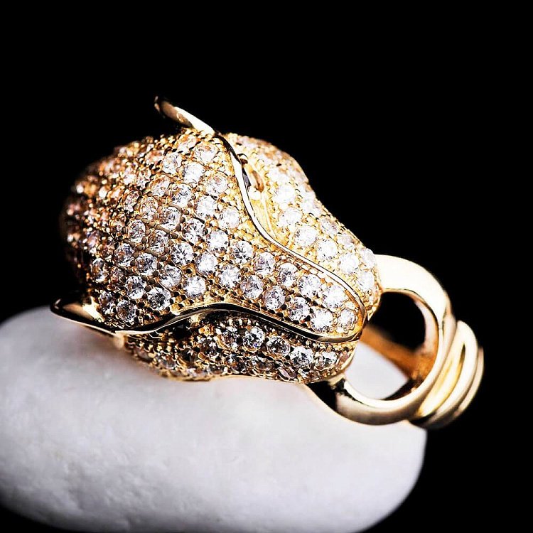 Золота каблучка "Пантера" з фіанітами к03232 від ювелірного магазину Онікс - 3