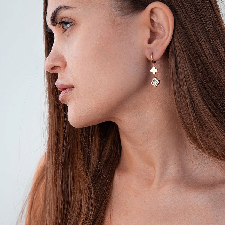 Золотые серьги "Клевер" с фианитами с04859 от ювелирного магазина Оникс - 1