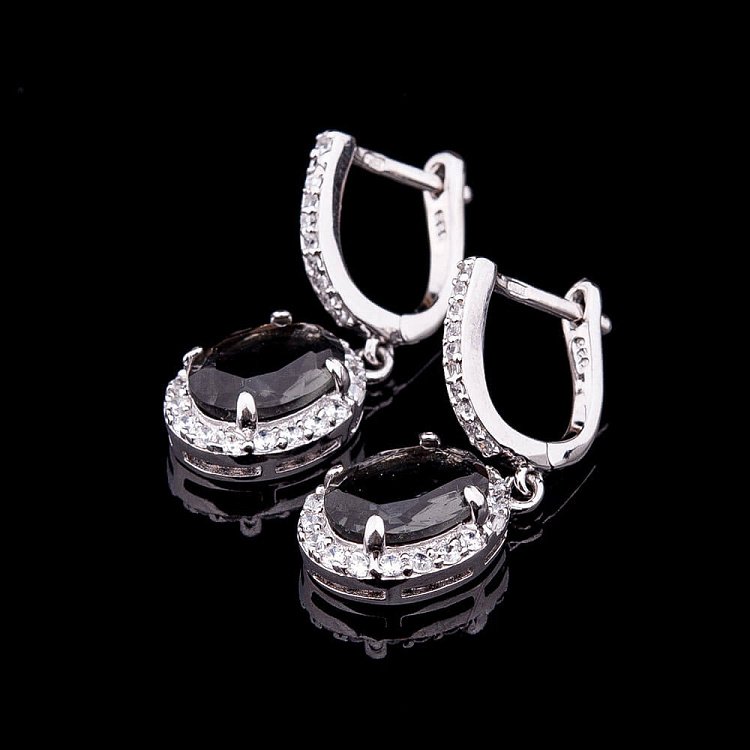 Серьги с синтетической шпинелью серого цвета с024 - 1 Серьги с синтетической шпинелью серого цвета с024 от ювелирного магазина Оникс - 1