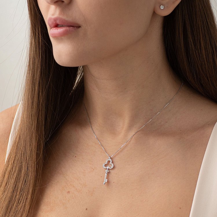 Золотая подвеска "Ключик" (бриллианты) пб3-5196 - 1 Золотая подвеска "Ключик" (бриллианты) пб3-5196 от ювелирного магазина Оникс - 1