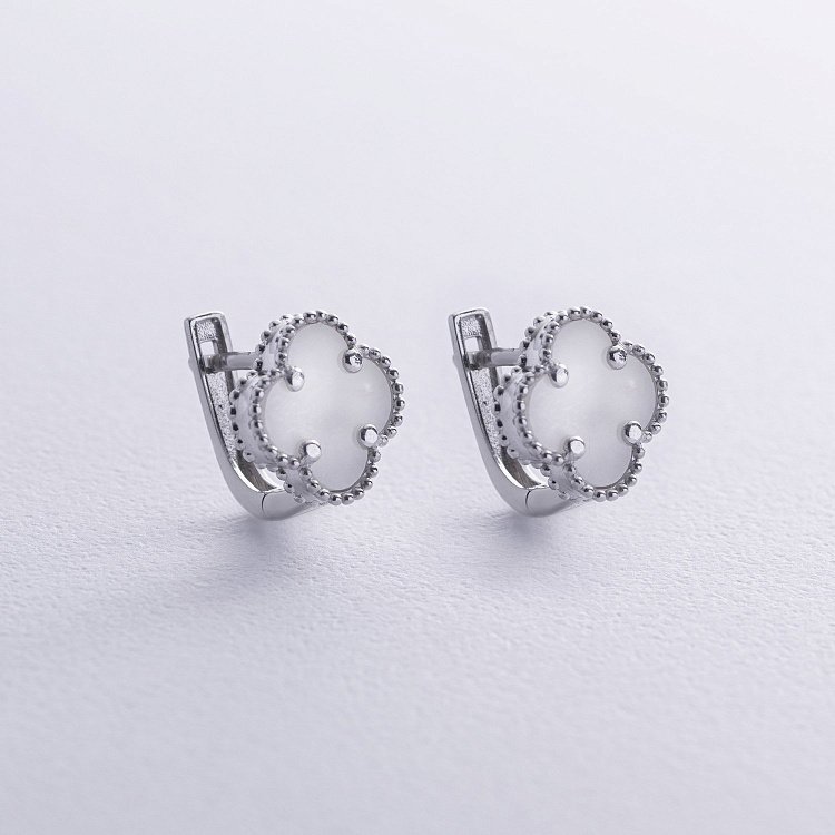 Серебряные серьги "Клевер" с перламутром 123362 от ювелирного магазина Оникс