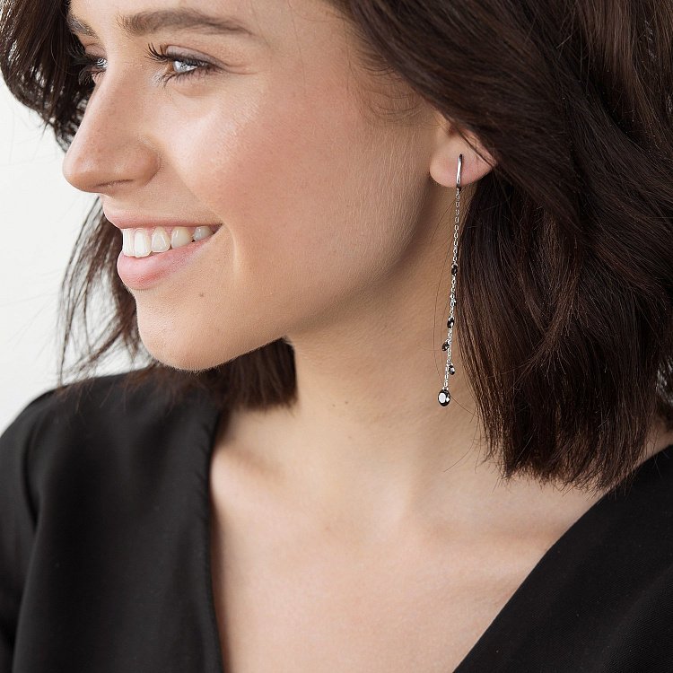 Серебряные серьги на английской застежке с фианитами 122536 от ювелирного магазина Оникс - 2