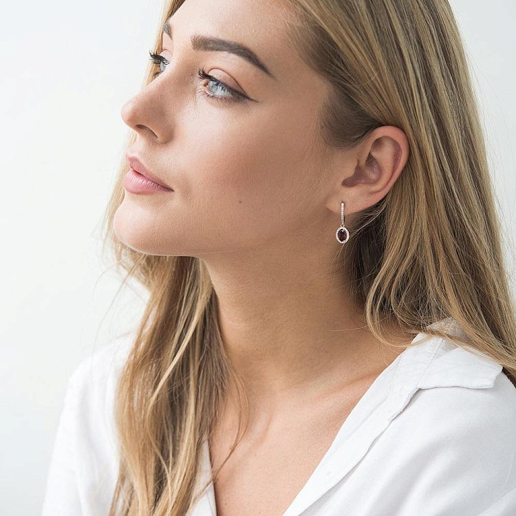 Золоті сережки з піропом (гранатом) і фіанітами с04686 від ювелірного магазину Онікс - 4