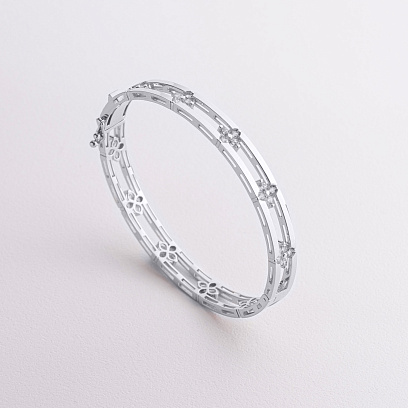 Жесткий браслет "Клевер" в белом золоте (фианиты) б05746