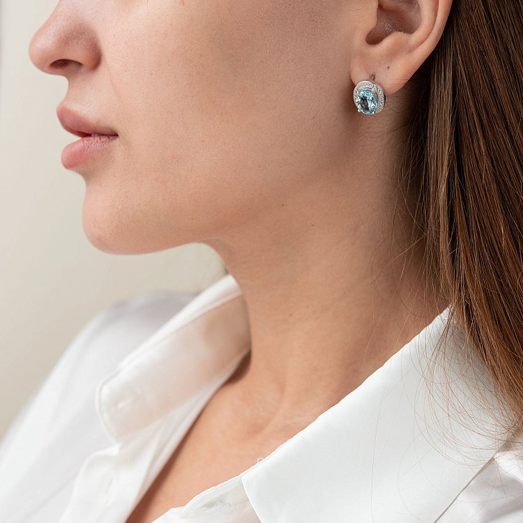 Срібні сережки з блакитними топазами і фіанітами 121389 від ювелірного магазину Онікс - 2