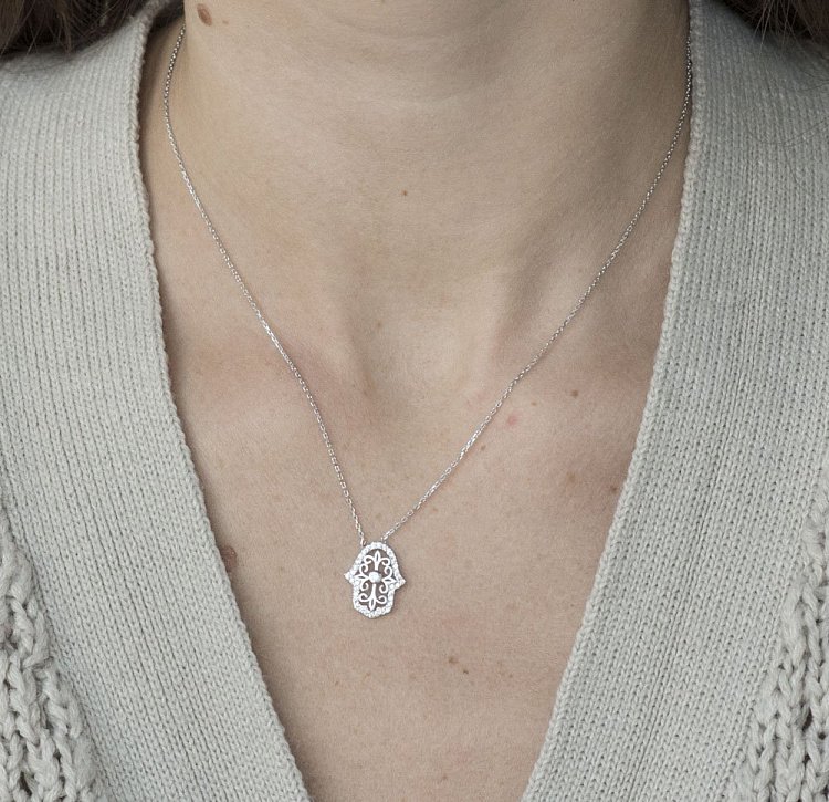 Серебряное колье - Хамса с фианитом 18582 от ювелирного магазина Оникс - 1