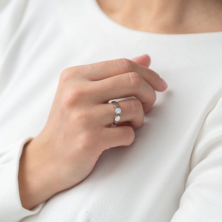 Золотое помолвочное кольцо с фианитом к06171 от ювелирного магазина Оникс - 1