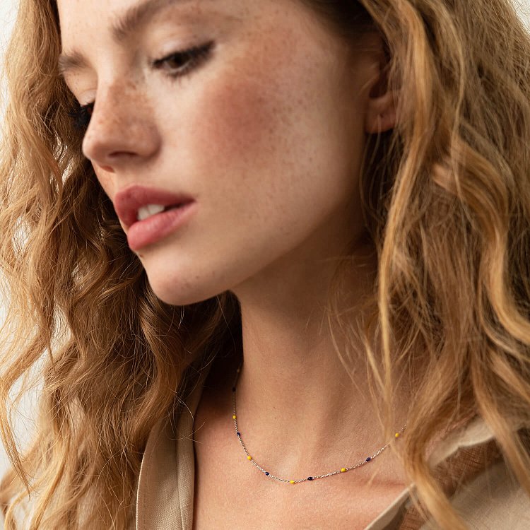 Кольє в білому золоті (синя та жовта емаль) кол02247 від ювелірного магазину Онікс - 9