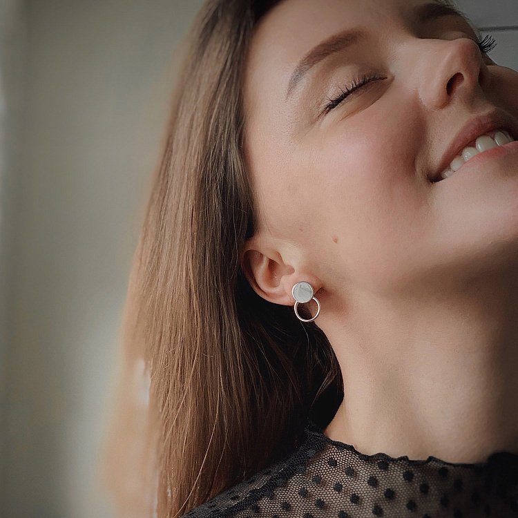 Золоті сережки-пусети "Кружечки" с06687 від ювелірного магазину Онікс - 2