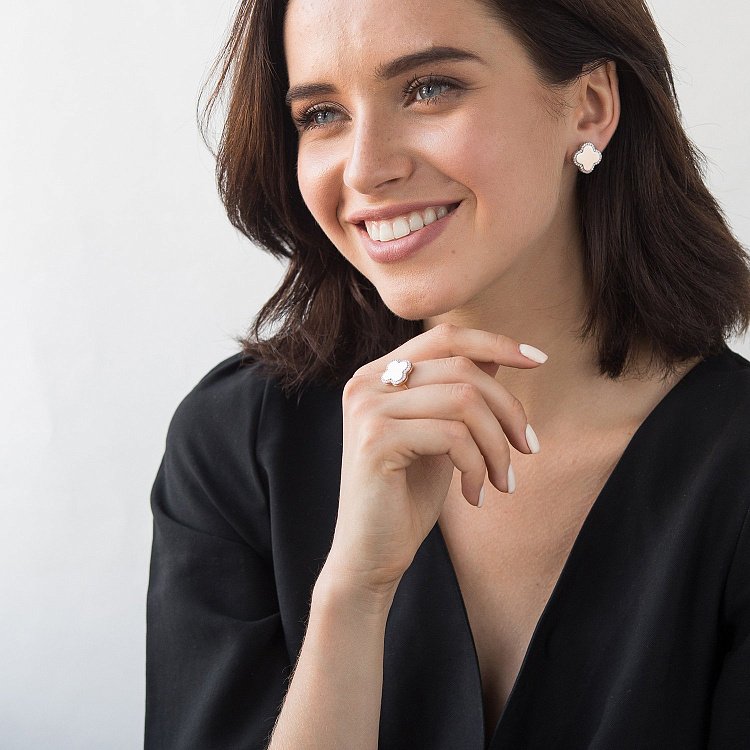 Золотий перстень "Конюшина" з фіанітами к06219 від ювелірного магазину Онікс - 2