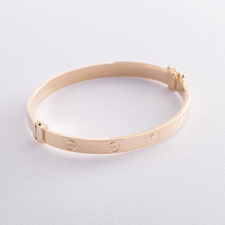 Жесткий браслет "Love" из желтого золота б02104 от ювелирного магазина Оникс